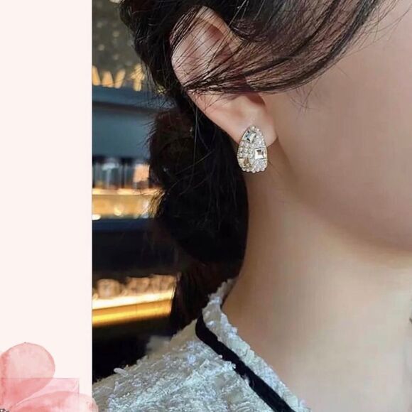 Crystal and Sim Pearl Curved Studs Chic Wedding Party Date Minimalist - Picture 2 of 7